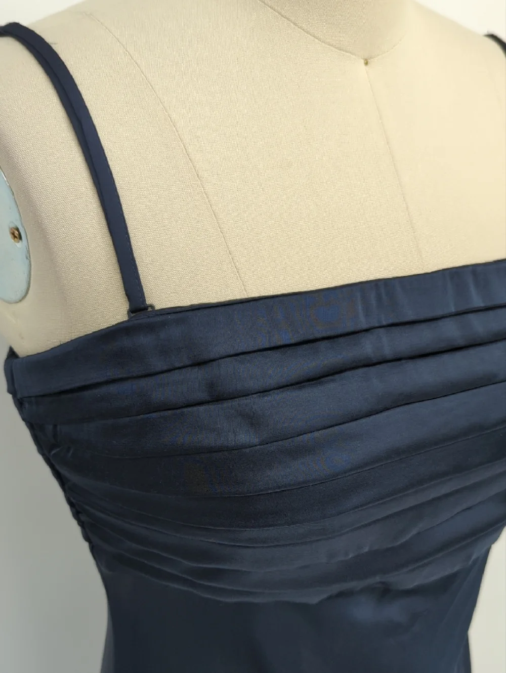 30227 Abercrombie & Fitch Pleated Satin Maxi Dress Navy Blue size Medium evening
